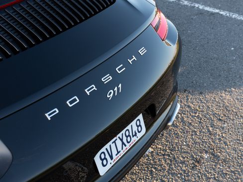 Used 2019 Porsche 911 Carrera image 16