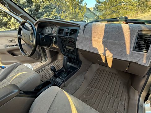 Used 2002 Toyota 4Runner SR5 image 10
