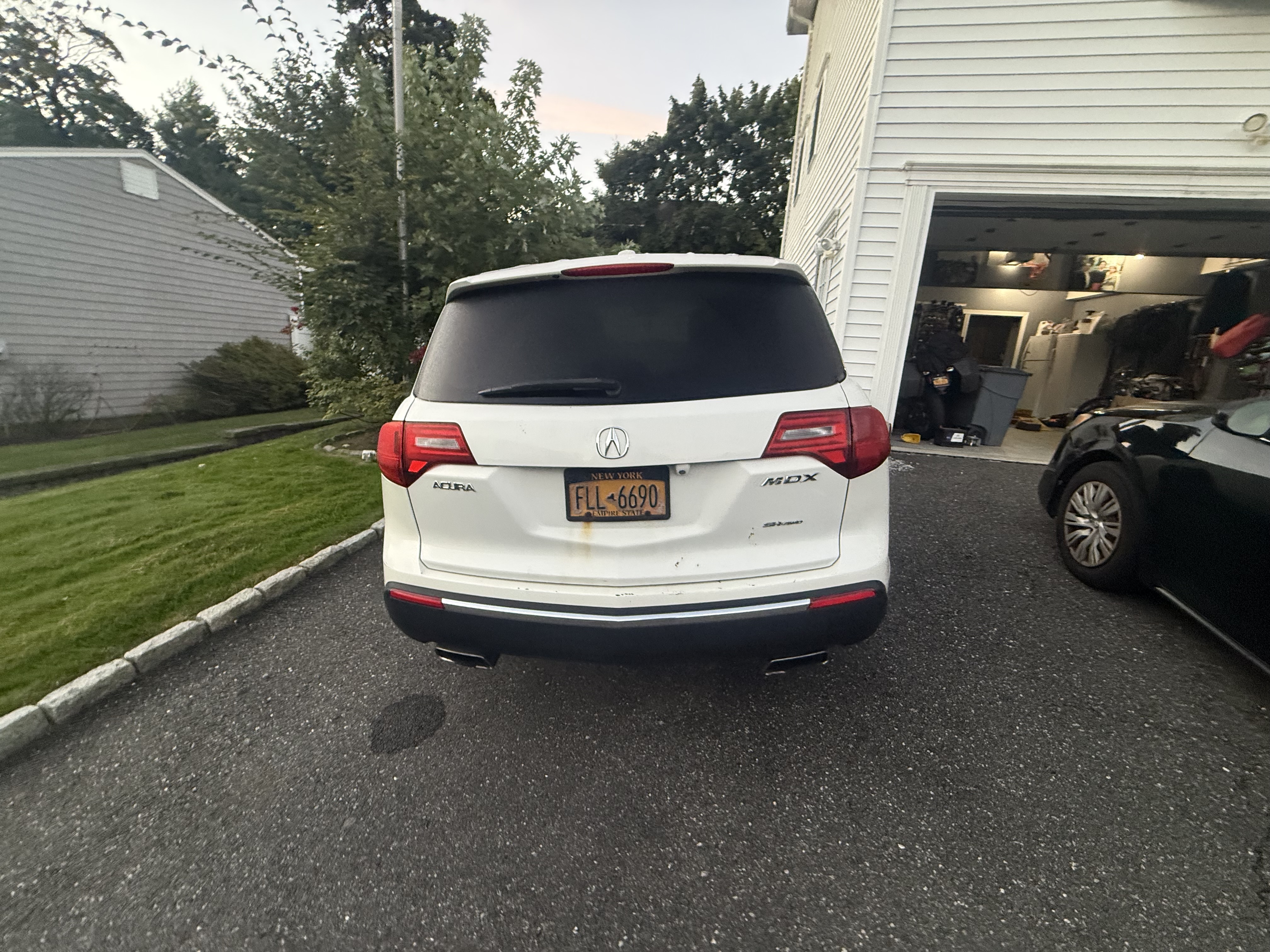 Used 2011 Acura MDX w/ Advance Package AWD/4WD image 12