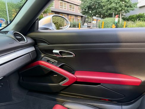 Used 2017 Porsche 718 Boxster image 2