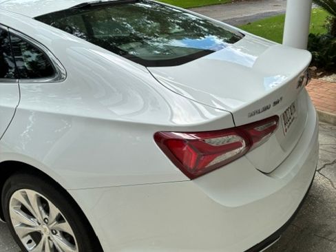 Used 2019 Chevrolet Malibu Premier FWD image 2