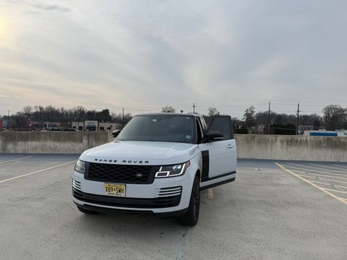 Used 2020 Land Rover Range Rover HSE image 11