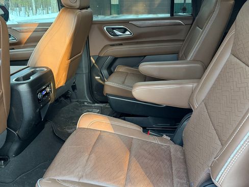 Used 2022 Chevrolet Suburban High Country image 8