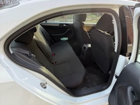 Used 2015 Volkswagen Jetta TDI S image 8