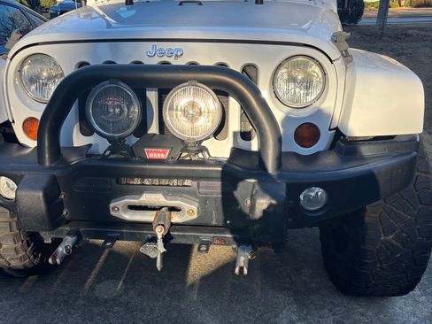 Used 2013 Jeep Wrangler Unlimited Rubicon w/ Connectivity Group AWD/4WD image 14