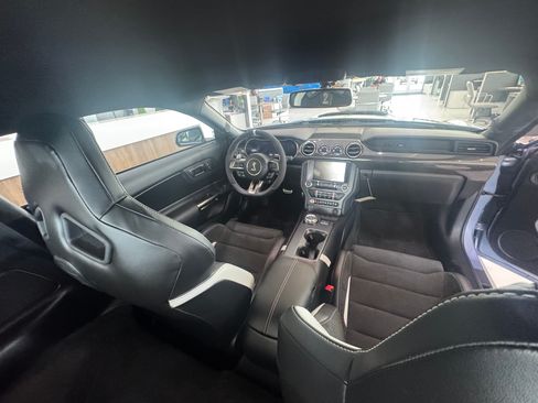 Used 2022 Ford Mustang Shelby GT500 w/ Carbon Fiber Track Pack RWD image 14