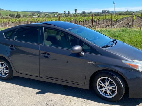 Used 2011 Toyota Prius Four w/ Solar Roof Pkg image 10