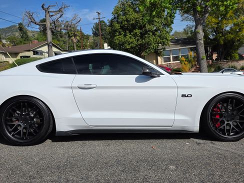 Used 2017 Ford Mustang GT image 5