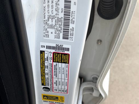 Used 2017 Toyota Tundra SR5 w/ SR5 Upgrade Package image 17