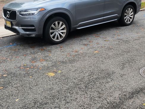 Used 2018 Volvo XC90 T6 Momentum w/ Convenience Package image 4