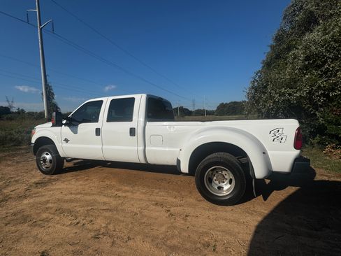 Used 2015 Ford F350 XL w/ Power Equipment Group image 10