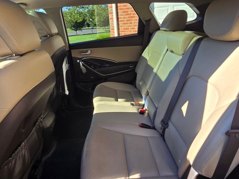 Used 2017 Hyundai Santa Fe FWD w/ SE Ultimate Tech Package 03 image 8