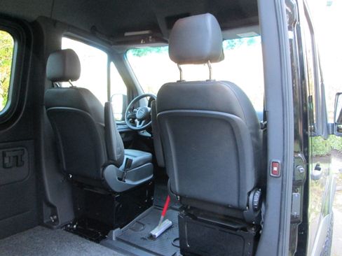 Used 2022 Mercedes-Benz Sprinter 2500 image 24