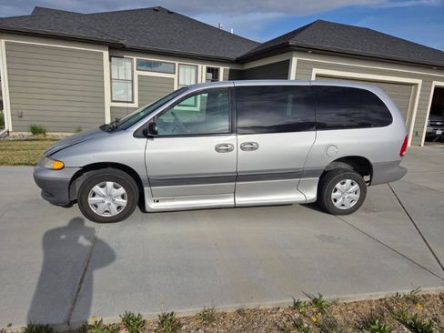 Used 2000 Dodge Grand Caravan SE image 4