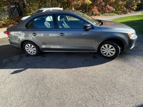 Used 2014 Volkswagen Jetta Sedan image 4