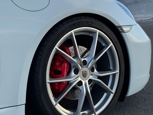 Used 2018 Porsche 718 Cayman S image 15