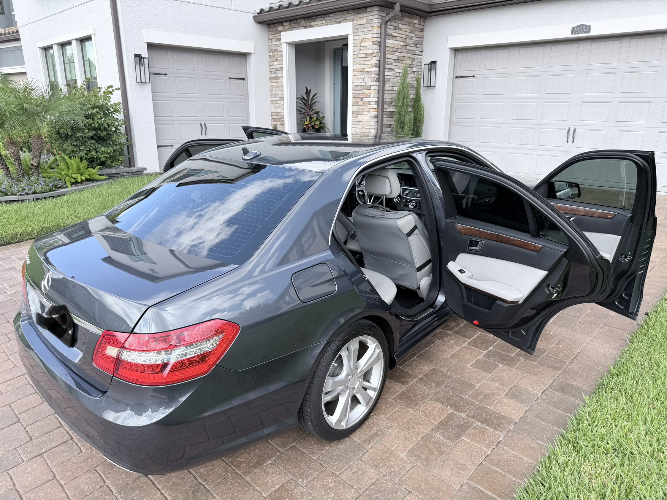 Used 2013 Mercedes-Benz E 350 Sedan image 4