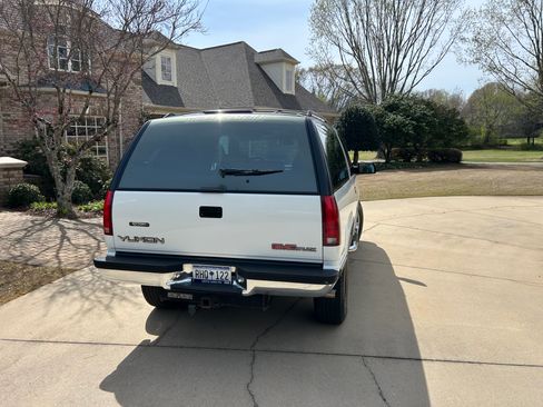 Used 1994 GMC Yukon Sport Utility 2D image 8