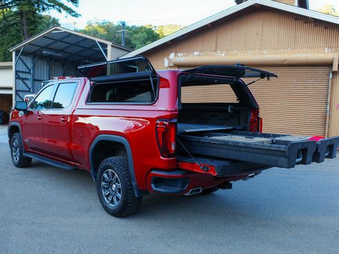 Used 2025 GMC Sierra 1500 AT4 w/ AT4 Premium Package image 6