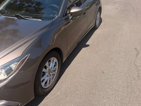 Used 2016 MAZDA MAZDA3 i Touring w/ Popular Equipment Package FWD image 5