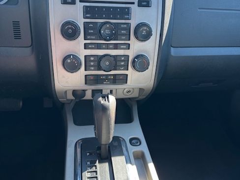 Used 2011 Ford Escape XLT w/ 203A Rapid Spec Order Code image 8