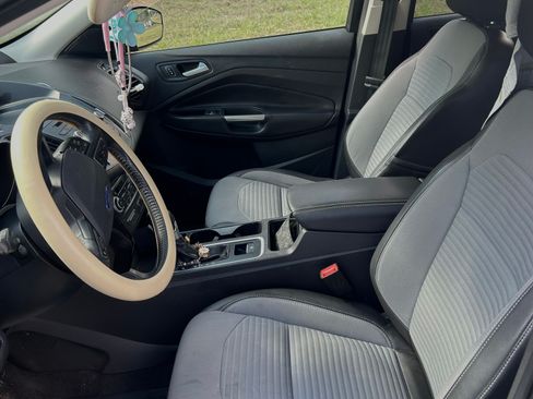 Used 2017 Ford Escape SE w/ SE Sport Appearance Package image 13