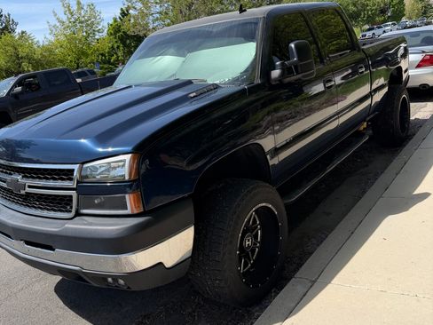 Used 2007 Chevrolet Silverado 2500 LT w/ Heavy-Duty Power Package AWD/4WD image 6