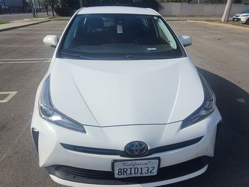 Used 2020 Toyota Prius LE image 4