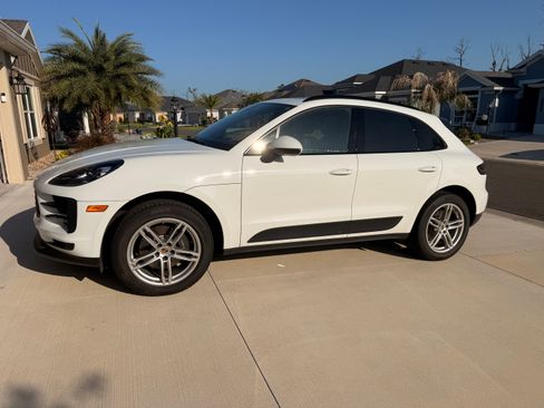 Used 2019 Porsche Macan AWD/4WD image 1