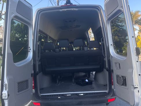 Used 2016 Mercedes-Benz Sprinter 2500 image 9