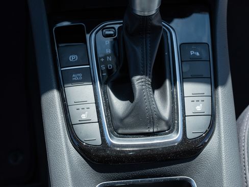 Used 2020 Hyundai Ioniq Limited image 22