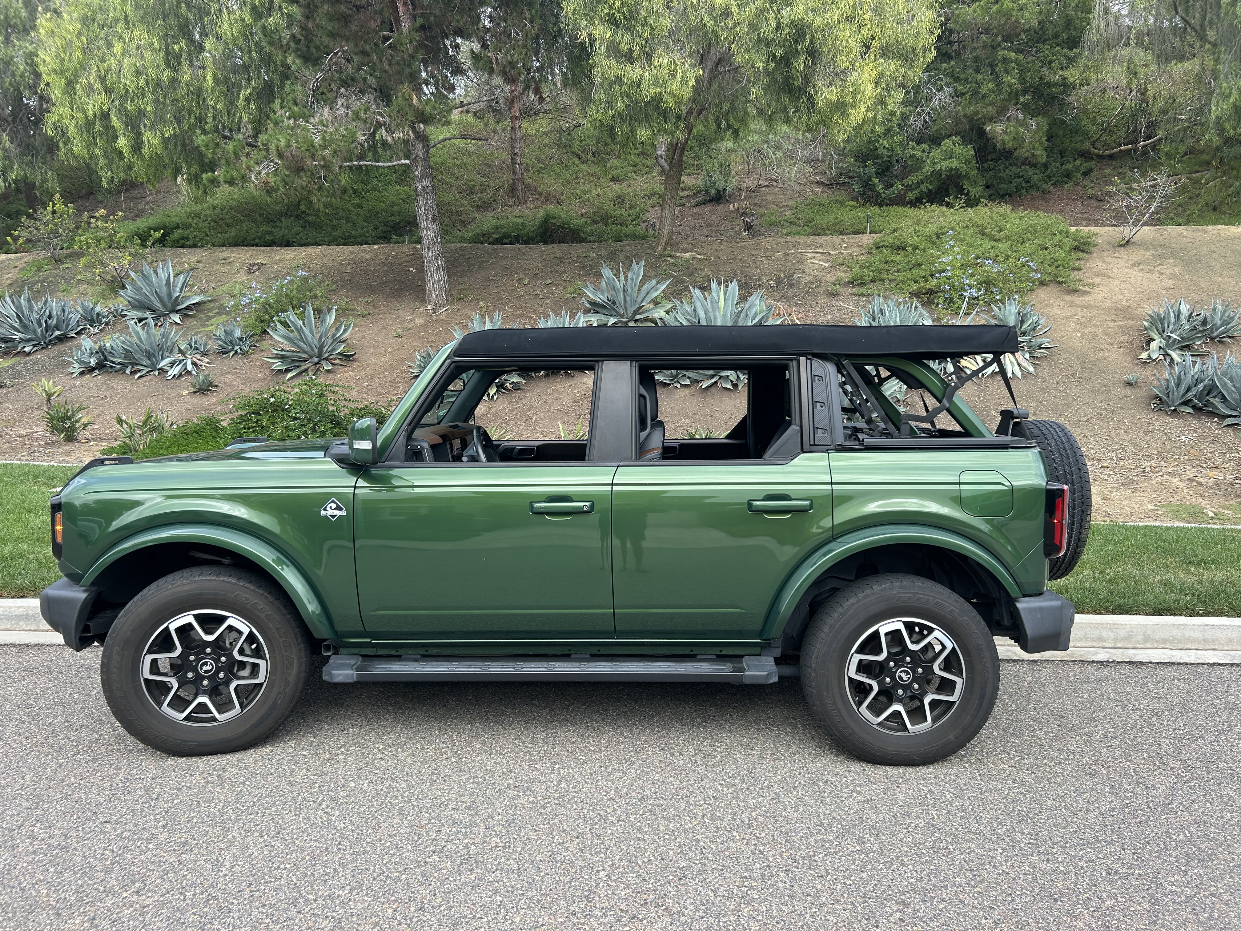 Used 2024 Ford Bronco Outer Banks AWD/4WD image 2