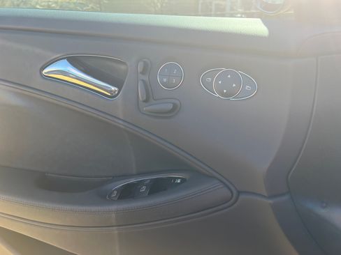 Used 2007 Mercedes-Benz CLS 550 image 15