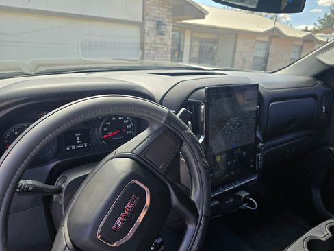 Used 2021 GMC Sierra 2500 4x4 Crew Cab w/ Gooseneck/5TH Wheel Package image 12