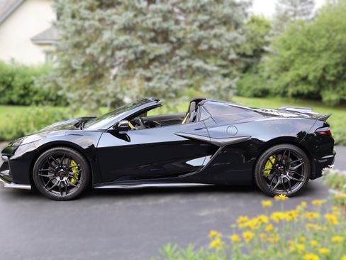 Used 2023 Chevrolet Corvette Z06 w/ Stealth Interior Trim Package RWD image 1