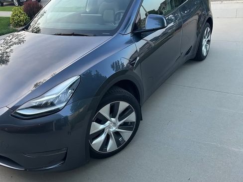 Used 2021 Tesla Model Y Long Range image 11