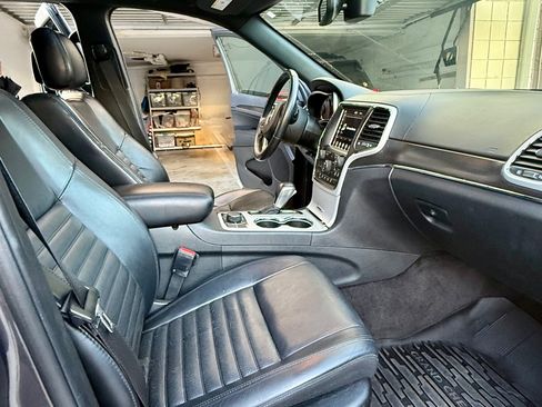 Used 2018 Jeep Grand Cherokee Limited image 13