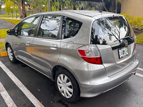 Used 2010 Honda Fit image 4