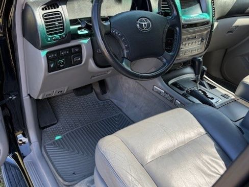 Used 2007 Toyota Land Cruiser image 13