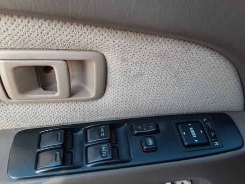 Used 2000 Toyota 4Runner SR5 image 11