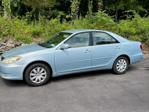 Used 2005 Toyota Camry SE image 1