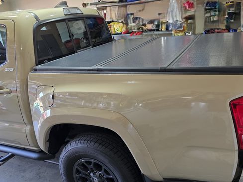 Used 2017 Toyota Tacoma SR5 w/ Tow Package image 10