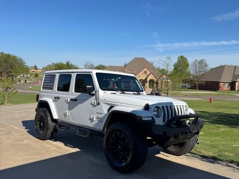 Used 2018 Jeep Wrangler Unlimited Sahara AWD/4WD image 1