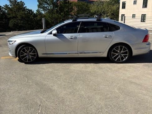 Used 2018 Volvo S90 T6 Inscription image 1