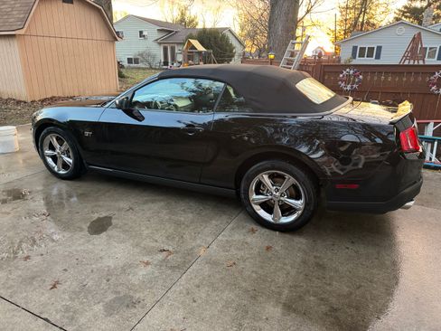 Used 2010 Ford Mustang GT Premium image 10