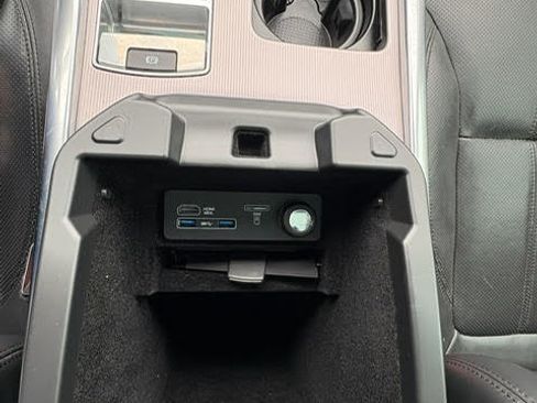 Used 2017 Land Rover Range Rover Sport HSE image 13