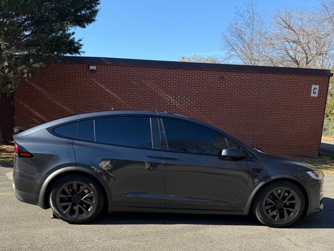 Used 2024 Tesla Model X image 1