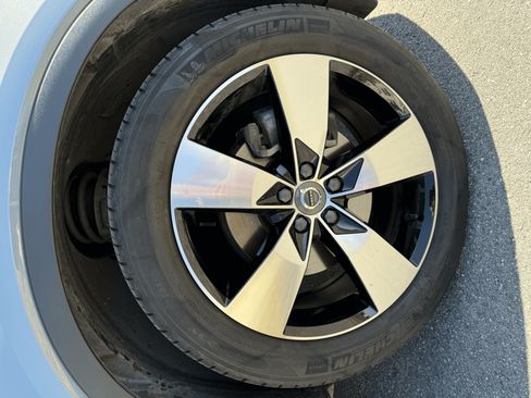 Used 2020 Volvo XC40 T5 Momentum w/ Premium Package image 19