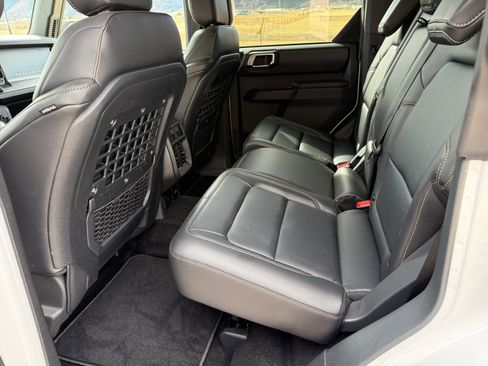 Used 2025 Ford Bronco Badlands image 17