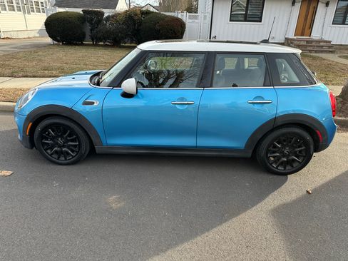 Used 2019 MINI Cooper 4-Door Hardtop image 1